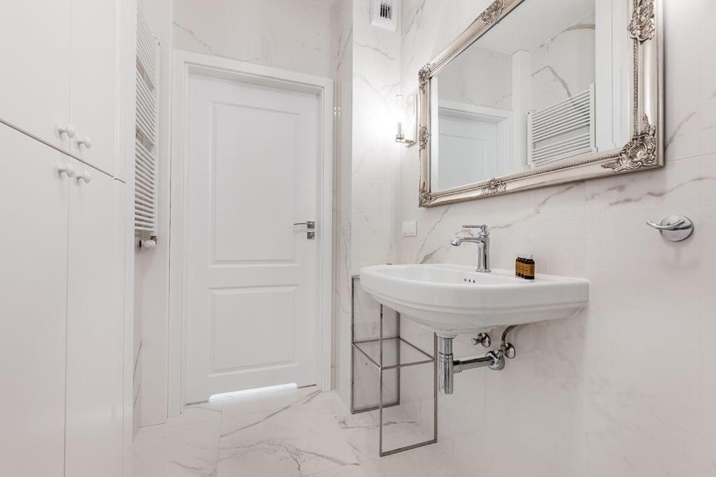 Apartment Flatbook *