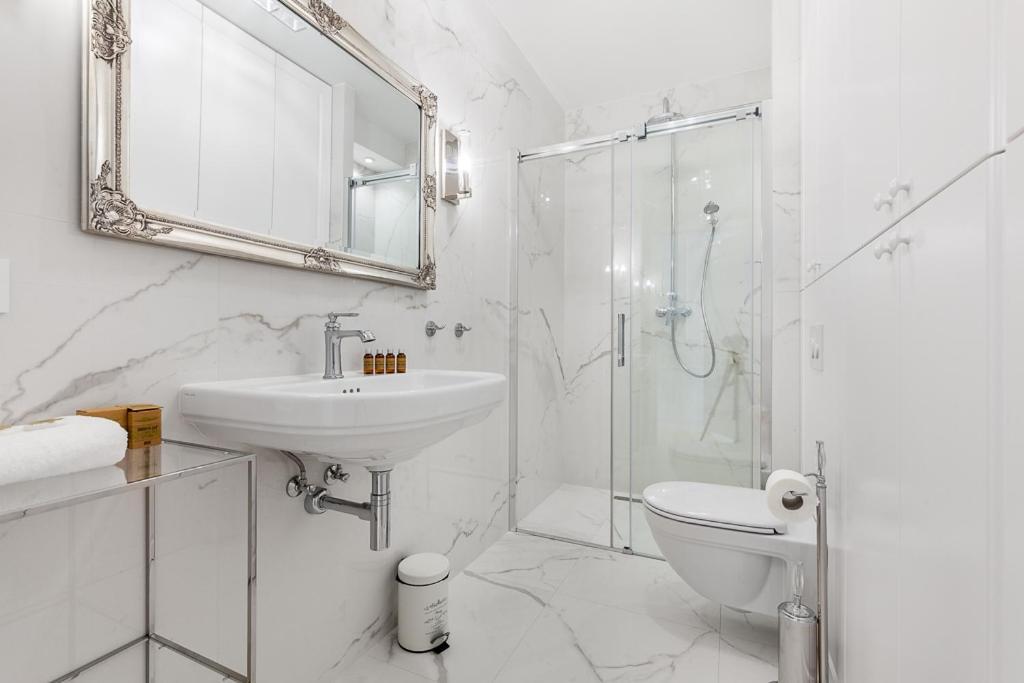 Flatbook Apartment *
